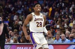 开云体育-包含NBA转会市场传闻喧嚣，球队情绪紧张的词条