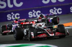 开云体育下载-索伯车队力克哈斯车队，汉密尔顿惊艳四座