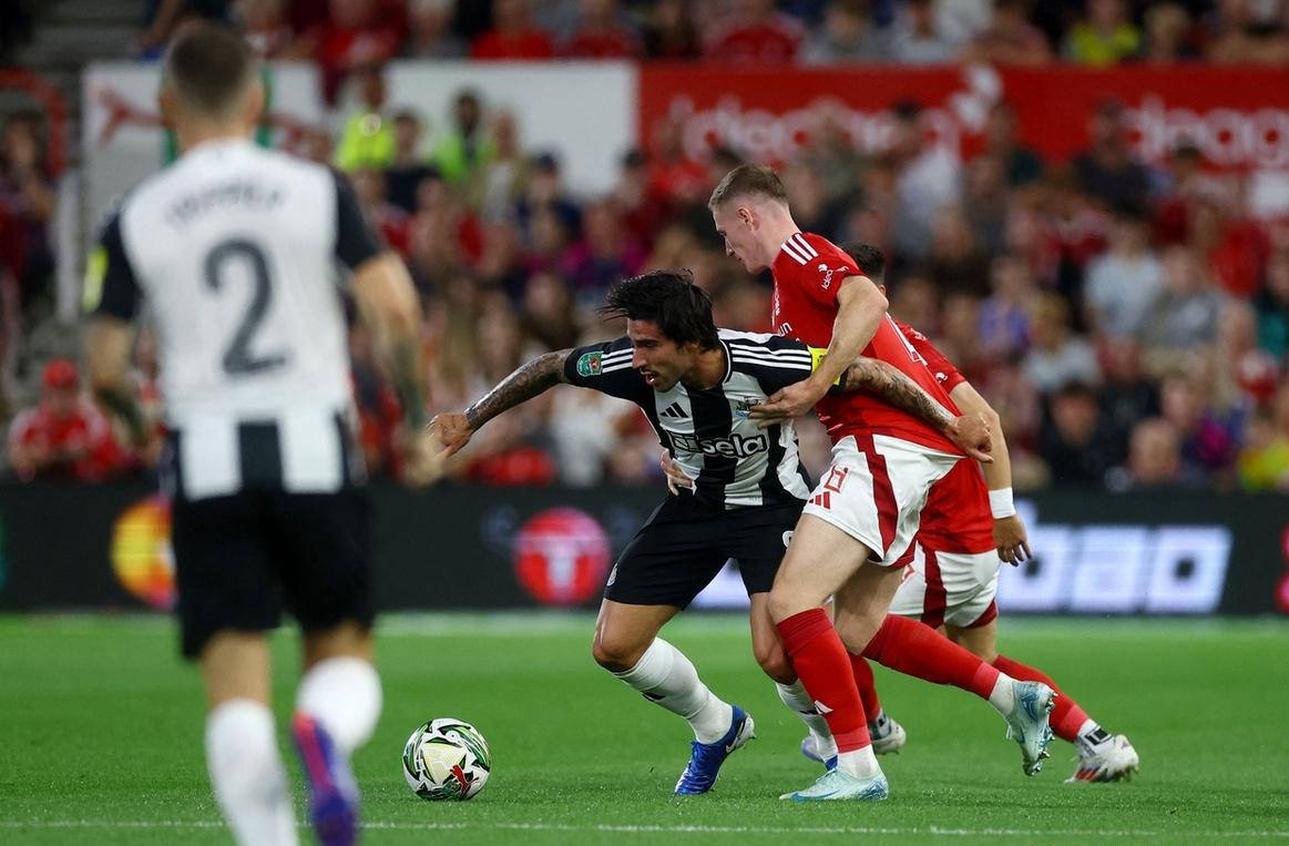 尤文碾压墨西哥，罗本制霸全场的简单介绍